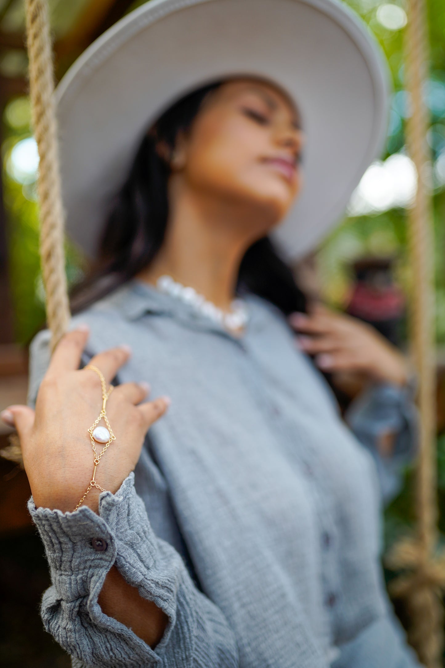 Serene Drop Handchain